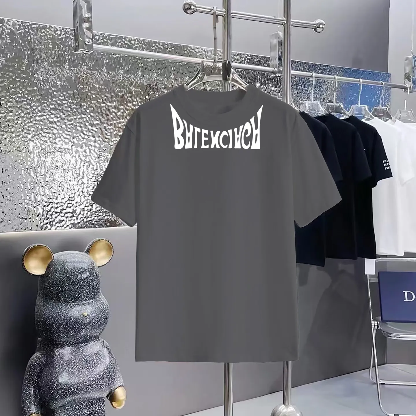 ￼ ￼ Balenciaga T 1:1 300 1×1 Same Style logo OS 200 ：Black，White， ，Red， Gray Size：XS-L